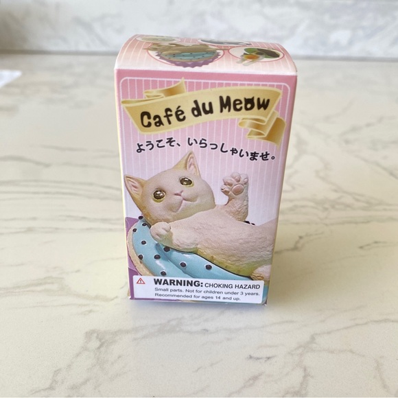 NIB Mystery Figurine keyring - cat - Picture 6 of 9